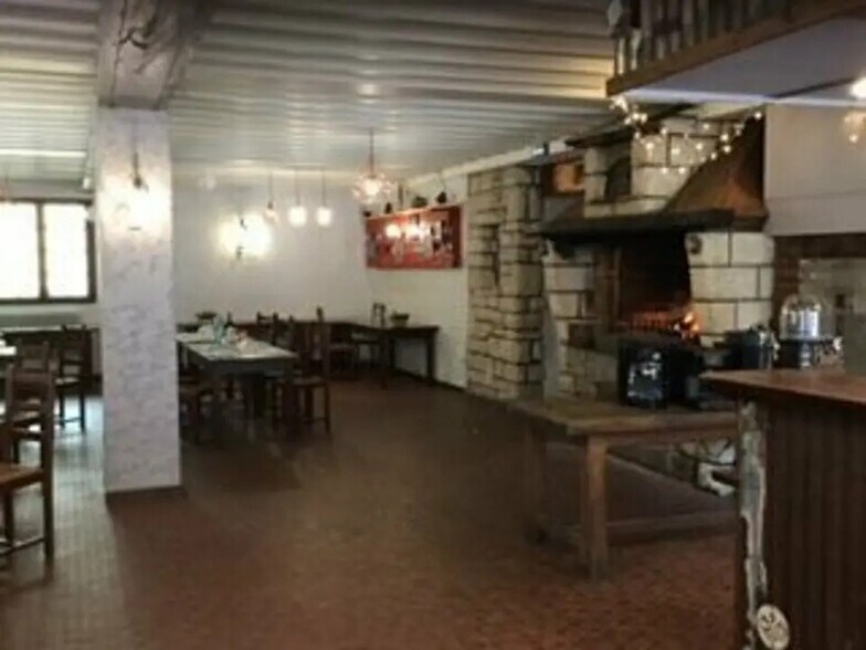 Local commercial dans Compiègne à vendre - Photo de l’immeuble – Image 2 sur 8