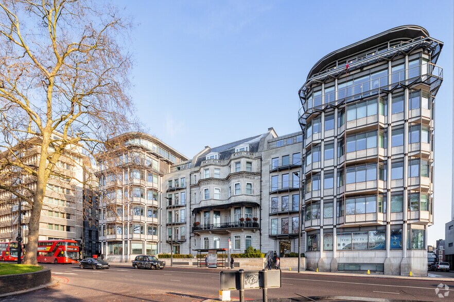 25-38 Park Ln, Londres à louer - Photo de l’immeuble – Image 1 sur 6