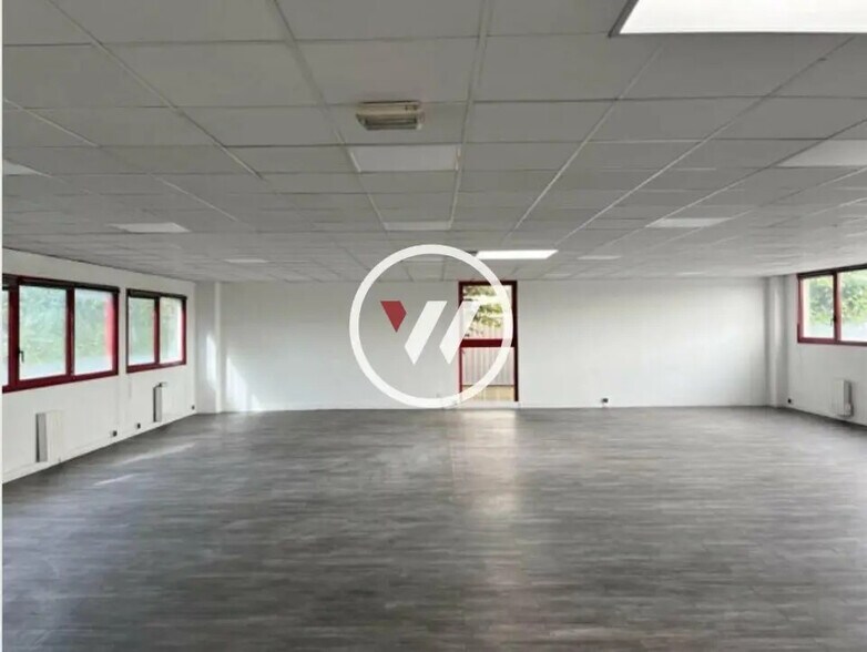 19 Avenue Albert Einstein, Le Blanc-Mesnil à louer - Photo de l’immeuble – Image 3 sur 7