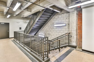 436 S Hill St, Los Angeles, CA à louer Photo intérieure– Image 2 sur 17