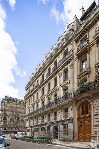 254 Boulevard Saint-Germain, Paris à louer - Photo de l’immeuble – Image 2 sur 3
