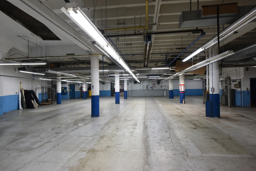 3500 N Kostner Ave, Chicago, IL à louer - Photo de l’immeuble – Image 2 sur 6