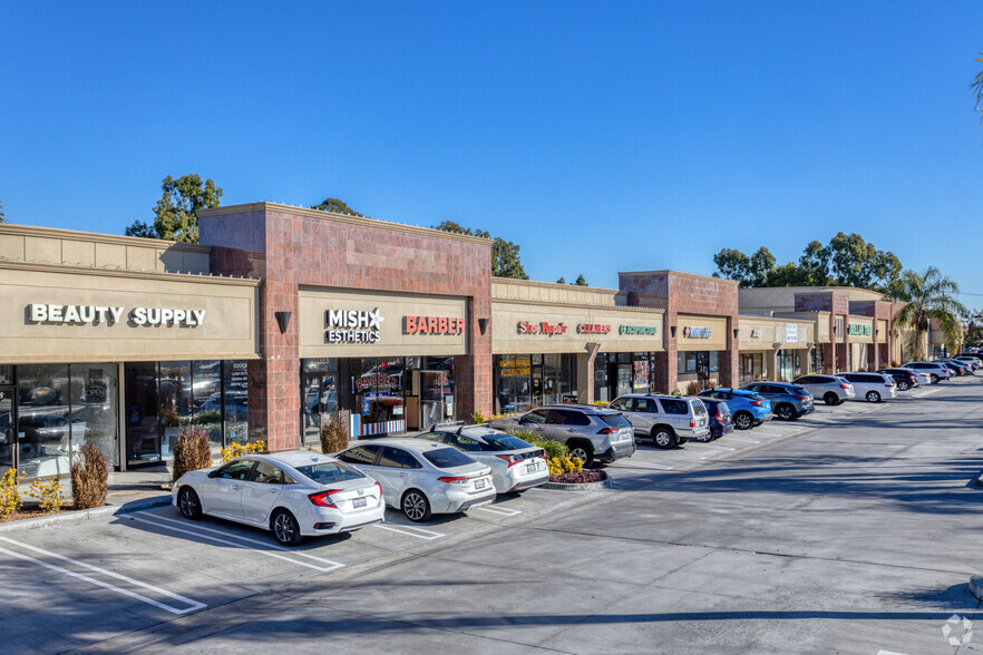 11803-11899 Del Amo Blvd, Los Angeles, CA à louer - Photo principale – Image 2 sur 4