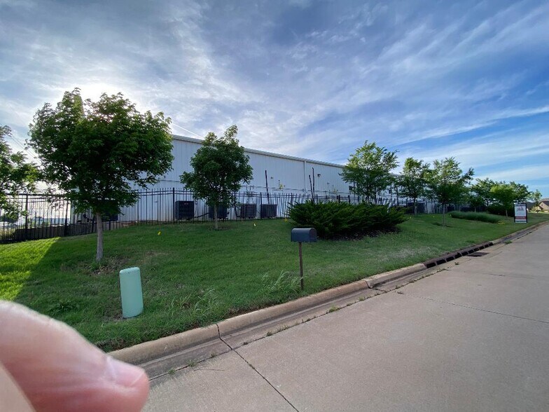 4204 28th Ave NW, Norman, OK à louer - Photo principale – Image 1 sur 18