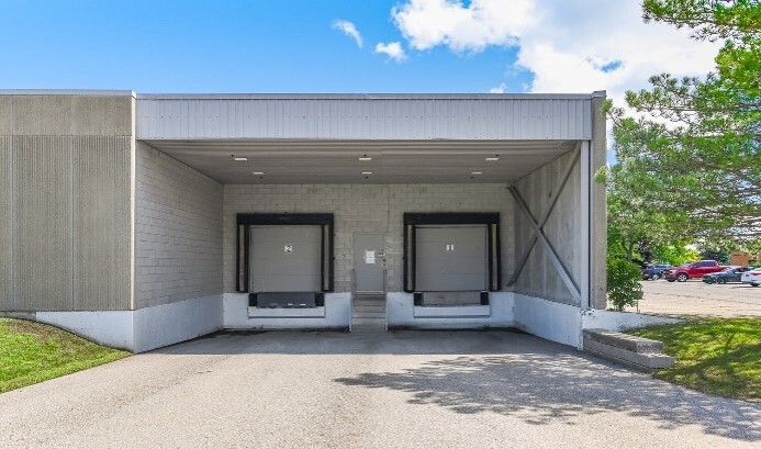 546 Governors Rd, Guelph, ON à louer - Photo de l’immeuble – Image 3 sur 6
