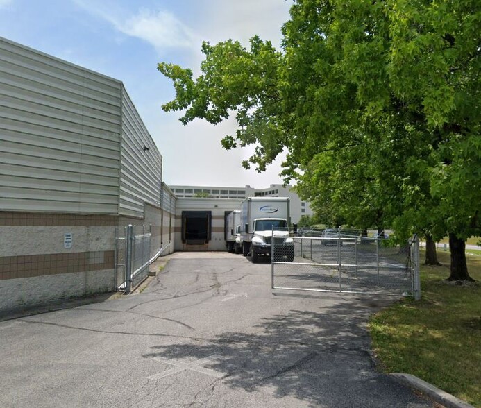 5739 Professional Cir, Indianapolis, IN à louer - Photo de l’immeuble – Image 2 sur 12