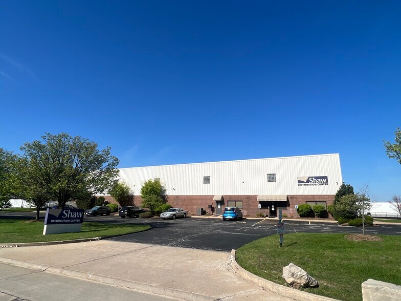 126 Enterprise Dr, Wentzville, MO à vendre - Photo de l’immeuble – Image 1 sur 8