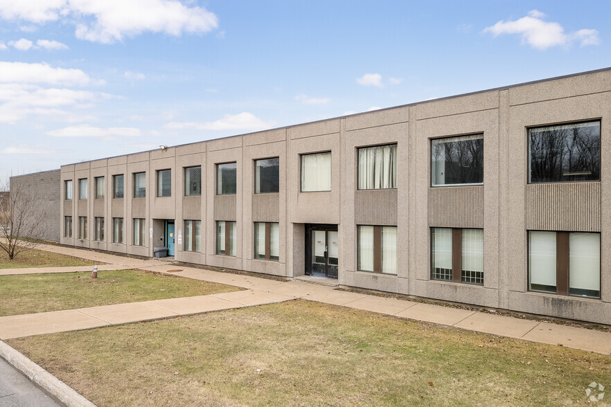 2300 Rue Cohen, Montréal, QC à louer - Photo principale – Image 1 sur 14
