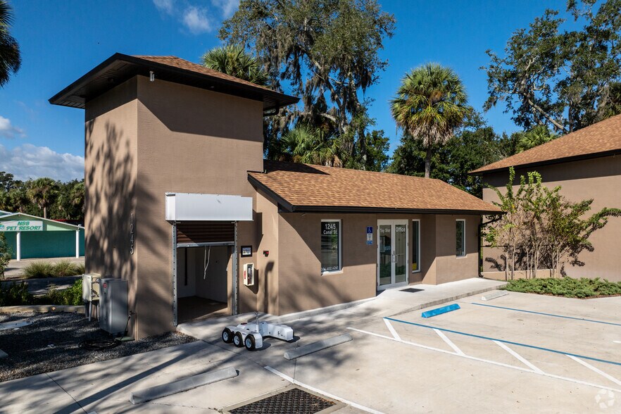 1245 Canal St, New Smyrna Beach, FL à louer - Photo de l’immeuble – Image 3 sur 42