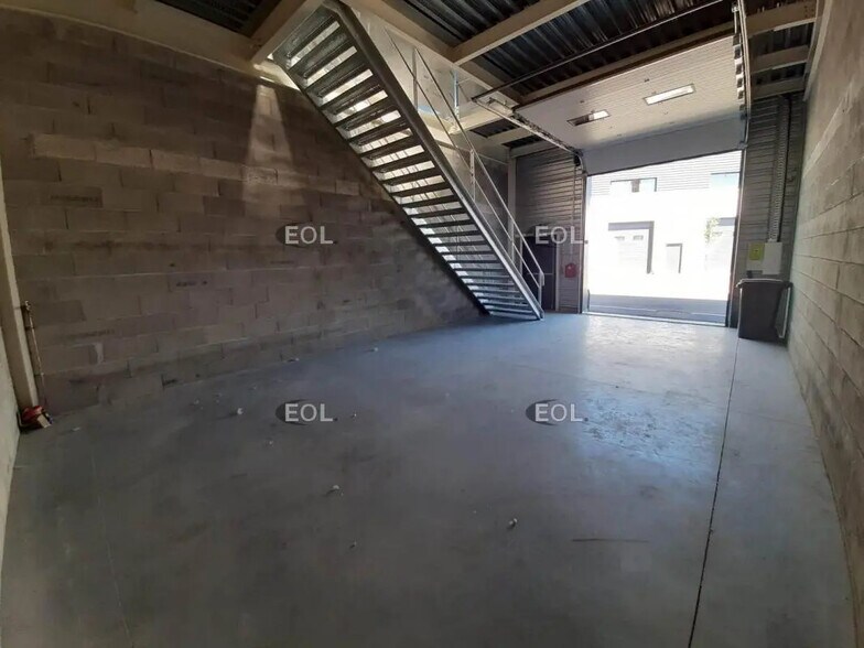 Local d’activités dans Valenton à louer - Photo de l’immeuble – Image 3 sur 7