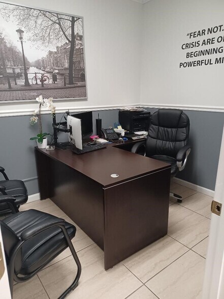 1302-1310 N Main St, Kissimmee, FL à louer - Photo intérieure – Image 3 sur 12