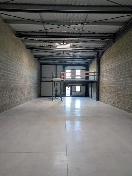 Local commercial dans BRETTEVILLE-SUR-ODON à vendre - Photo de l’immeuble – Image 3 sur 5