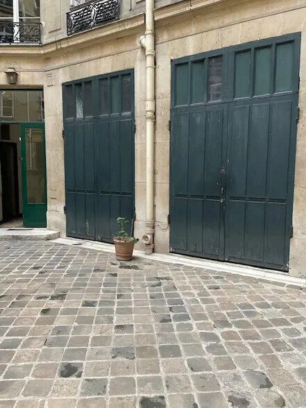 60 Rue François Ier, Paris à louer - Photo de l’immeuble – Image 1 sur 1