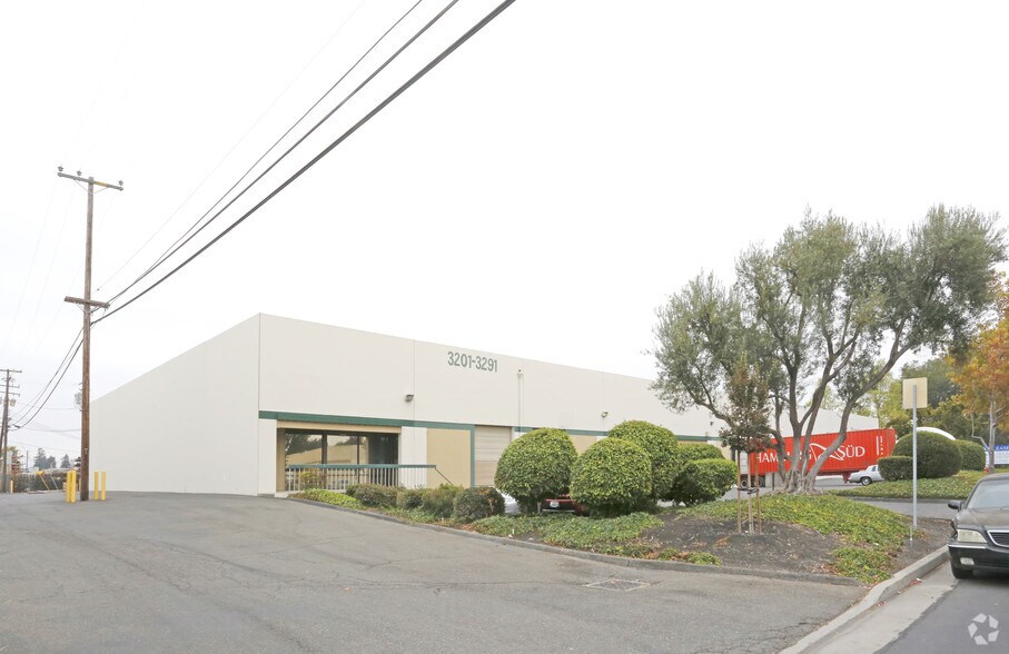 3201-3291 Keller St, Santa Clara, CA à louer - Photo de l’immeuble – Image 3 sur 6