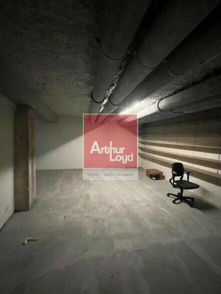 Bureau dans Sens à louer - Photo de l’immeuble – Image 3 sur 7