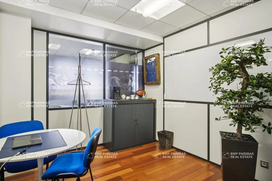 Bureau dans Bussy-Saint-Georges à vendre - Photo intérieure – Image 3 sur 13