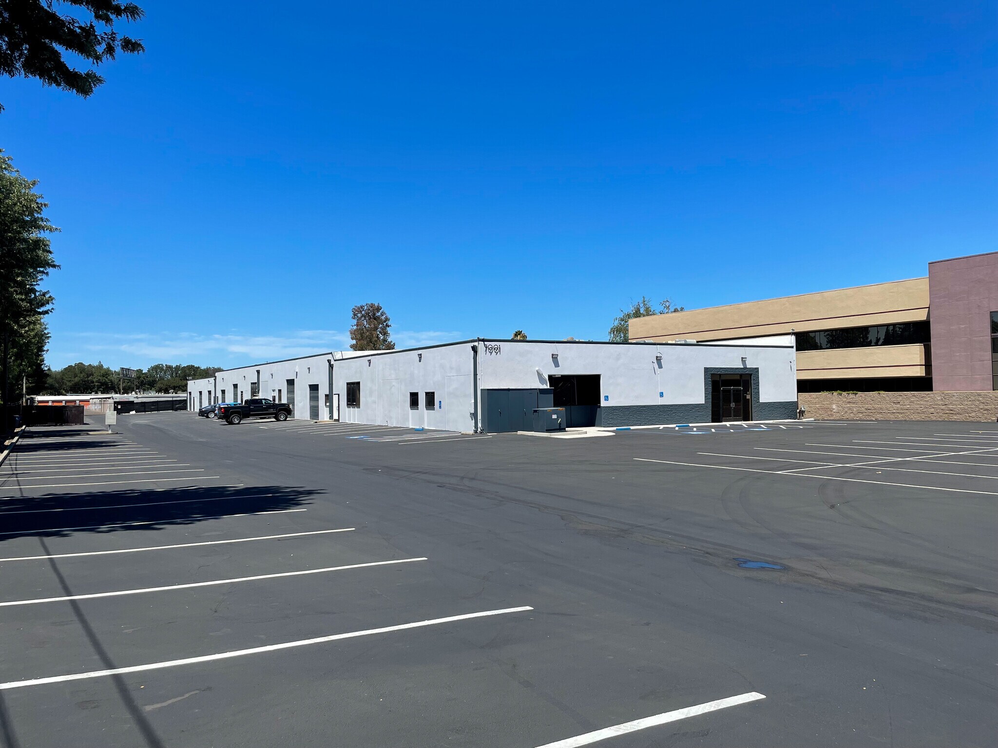 7991 Folsom Blvd, Sacramento, CA à louer Photo de l’immeuble– Image 1 sur 4