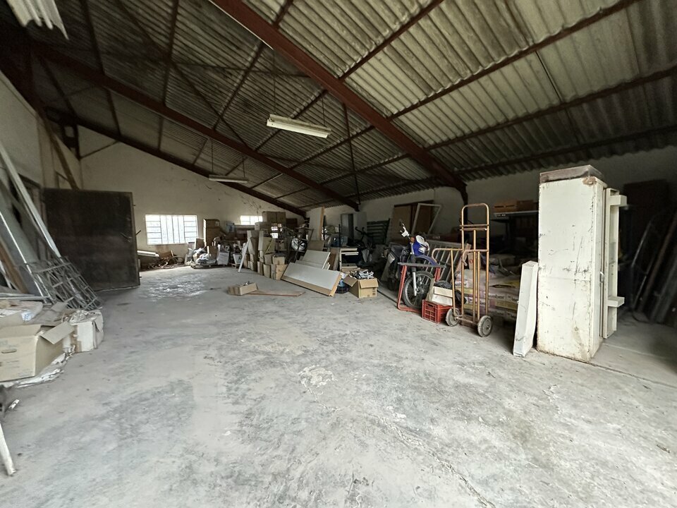 Industriel/Logistique dans Althen-des-Paluds à louer Photo intérieure– Image 1 sur 7