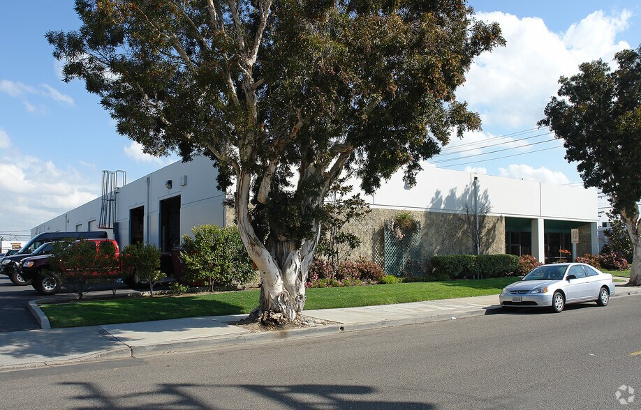 1601-1615 Monrovia Ave, Costa Mesa, CA à louer - Photo de l’immeuble – Image 3 sur 6