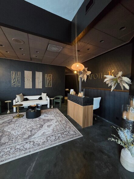 511 E Balboa Blvd, Newport Beach, CA à louer - Photo de l’immeuble – Image 3 sur 17