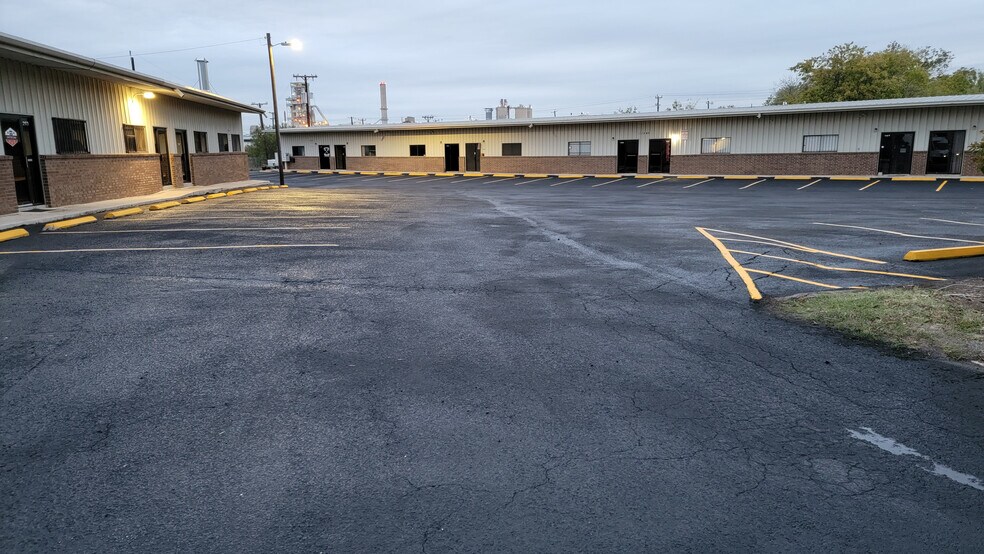 11549 Old Perrin Beitel Rd, San Antonio, TX à louer - Photo de l’immeuble – Image 2 sur 7