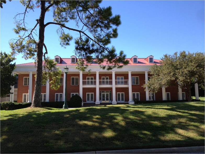 580 Decker Dr, Irving, TX à louer - Photo de l’immeuble – Image 1 sur 6