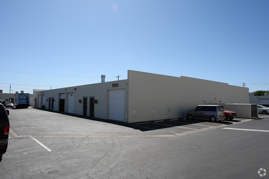 9850-9860 Owensmouth Ave, Chatsworth, CA à louer - Photo de l’immeuble – Image 2 sur 2