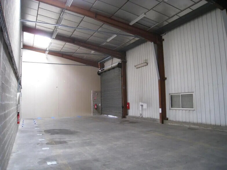 Industriel/Logistique dans Aubagne à louer - Photo de l’immeuble – Image 2 sur 5