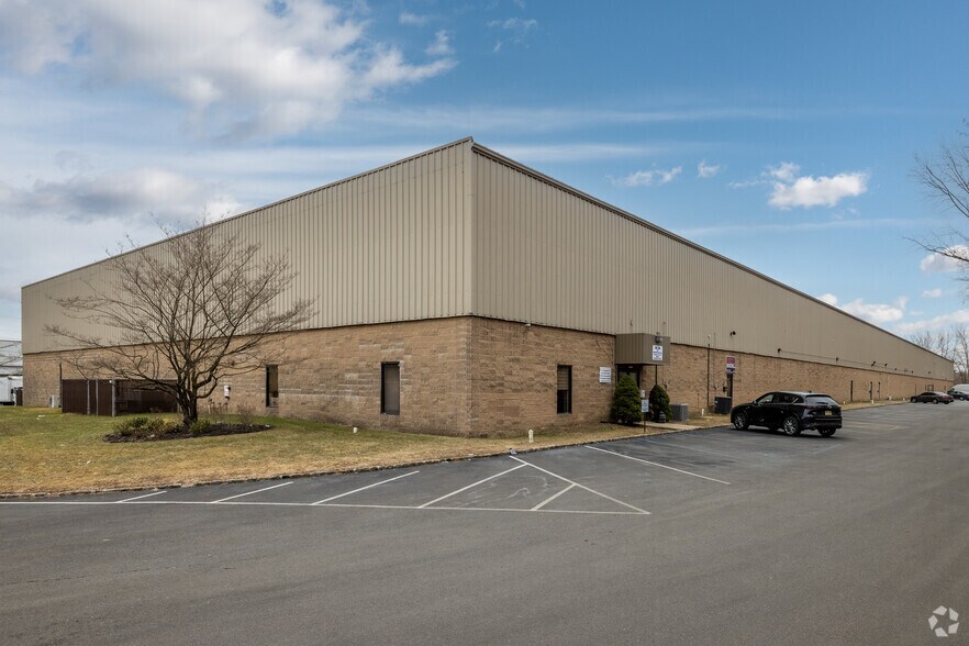 25 Commerce Rd, Fairfield, NJ à louer - Photo principale – Image 1 sur 5