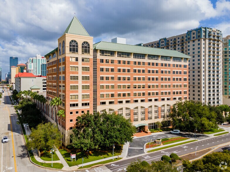 302 Knights Run Ave, Tampa, FL à louer - Photo principale – Image 1 sur 15