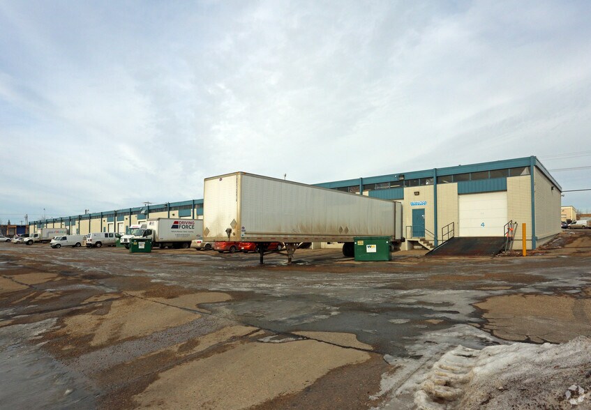 14705-14741 123 Av NW, Edmonton, AB à louer - Photo de l’immeuble – Image 2 sur 4