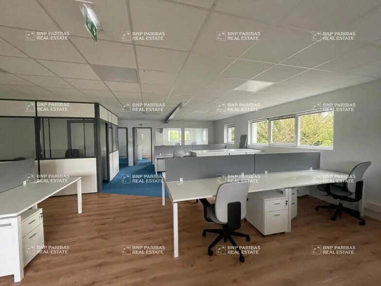Bureau dans Voiron à louer - Photo de l’immeuble – Image 3 sur 8
