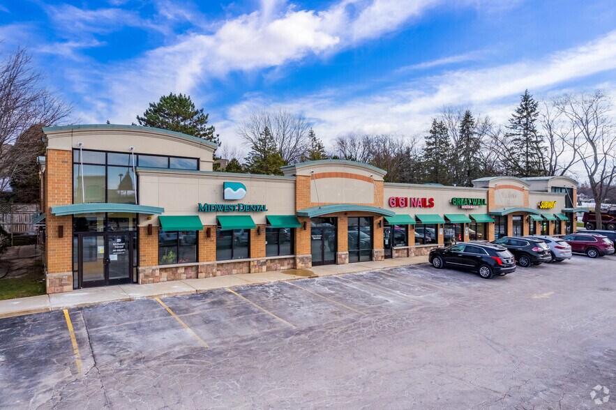 3930-3970 N Brookfield Rd, Brookfield, WI à louer - Photo de l’immeuble – Image 2 sur 7