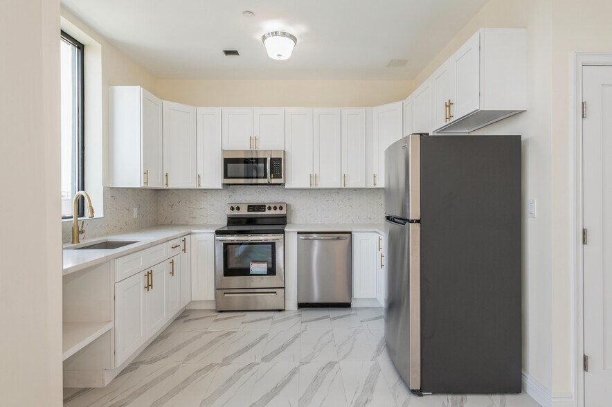 326 Avenue U, Brooklyn, NY à vendre - Photo intérieure – Image 3 sur 13