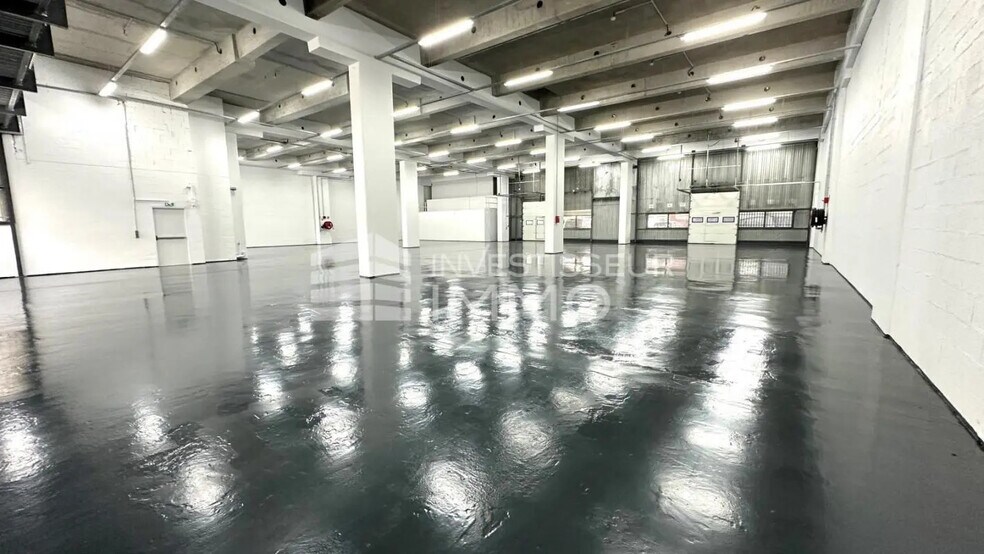 Local d’activités dans Pantin à louer - Photo de l’immeuble – Image 3 sur 4
