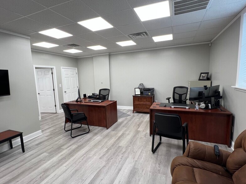 1116 Old Logan Rd, Logan, WV à louer - Photo de l’immeuble – Image 2 sur 14