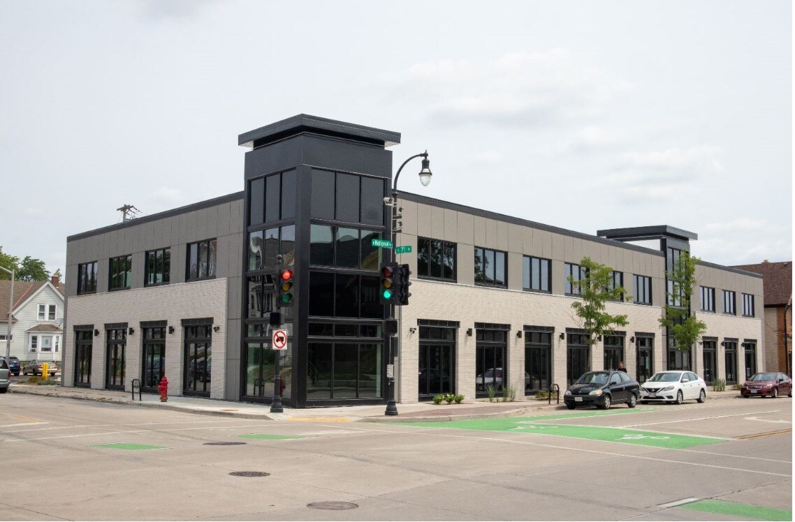 7020 W National Ave, West Allis, WI à louer Photo principale– Image 1 sur 3