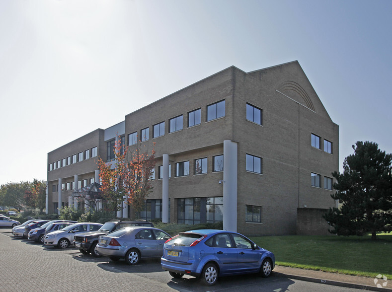 450 Capability Green, Luton à louer - Photo principale – Image 1 sur 10