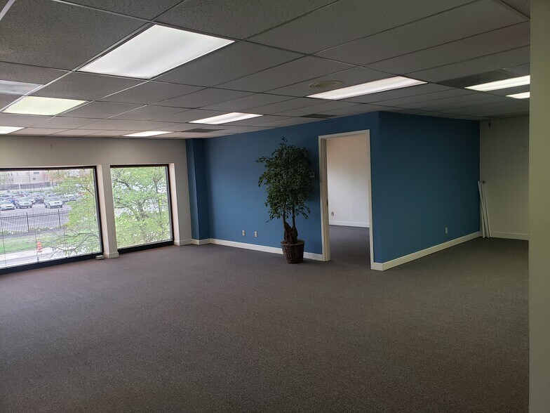 247-257 E Livingston Ave, Columbus, OH à louer - Photo de l’immeuble – Image 3 sur 5