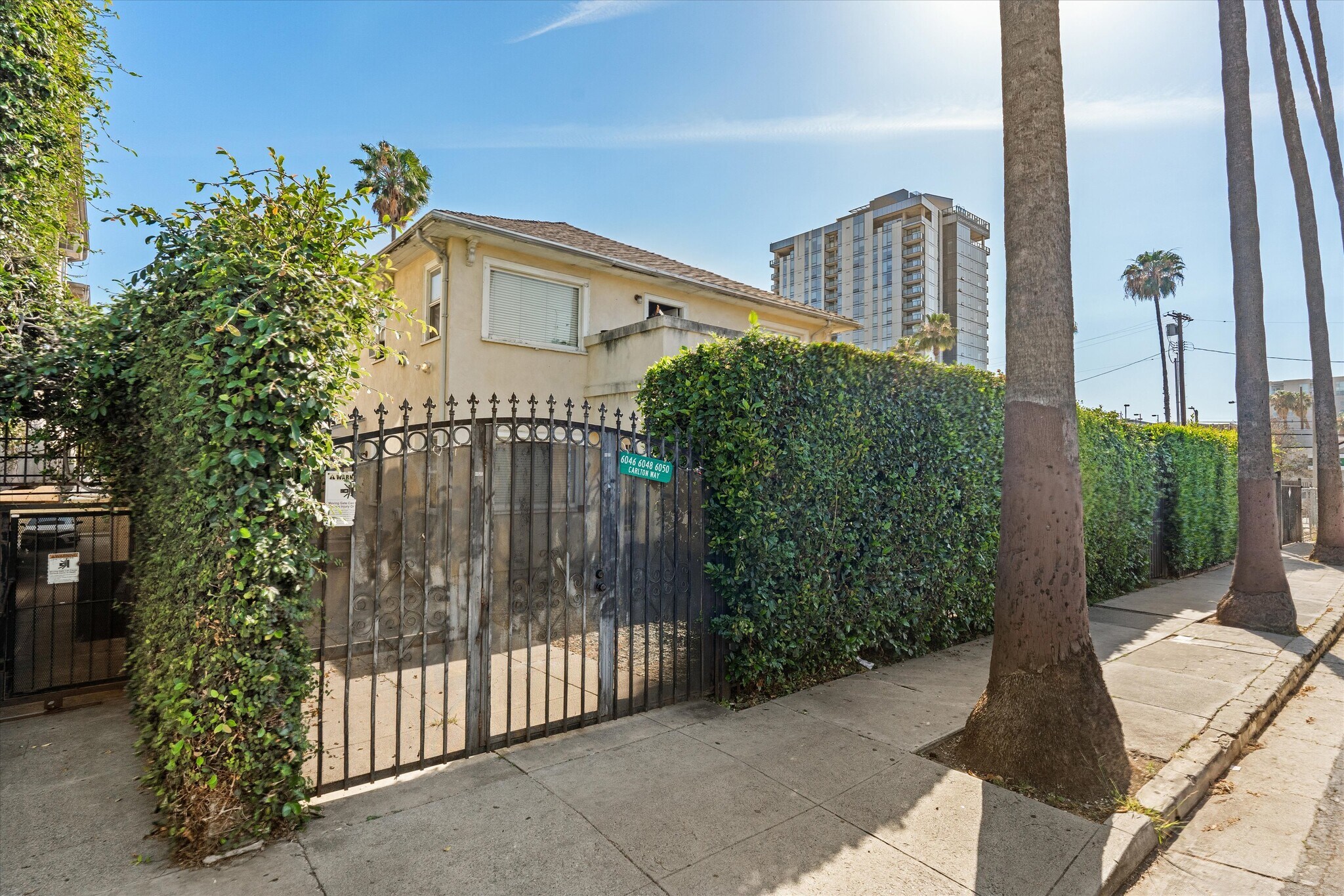6046 Carlton Way, Los Angeles, CA à vendre Photo de l’immeuble– Image 1 sur 18