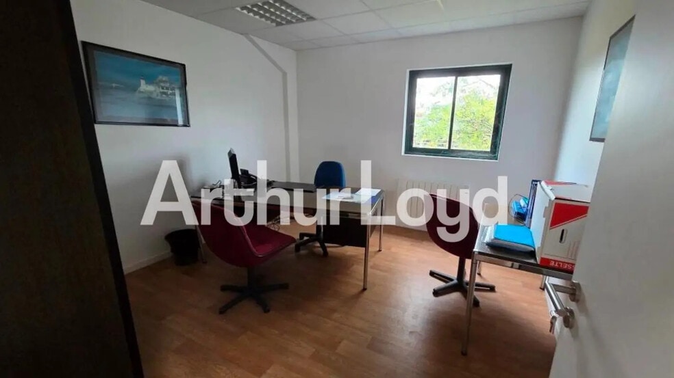 Local d’activités dans Carpiquet à louer - Photo intérieure – Image 3 sur 4