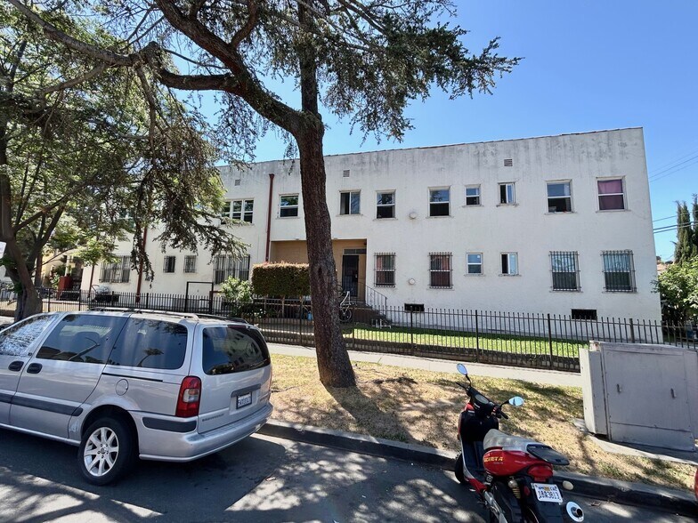 101 S Kenmore Ave, Los Angeles, CA à vendre - Photo de l’immeuble – Image 3 sur 12