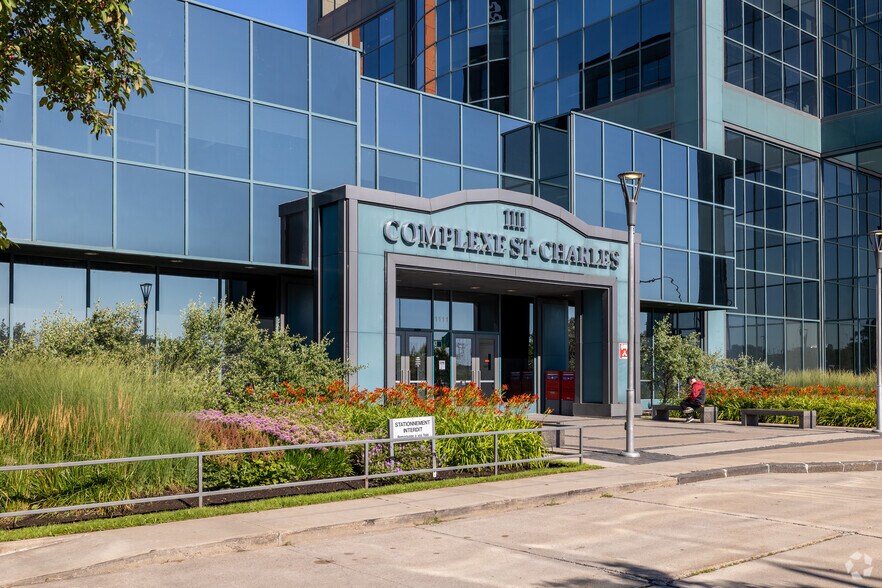 1111 Rue Saint-Charles O, Longueuil, QC à louer - Photo de l’immeuble – Image 2 sur 4