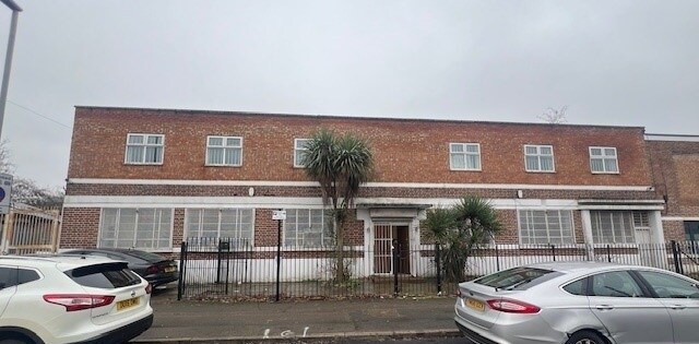 33 Sutherland Rd, Londres à louer - Photo de l’immeuble – Image 2 sur 4