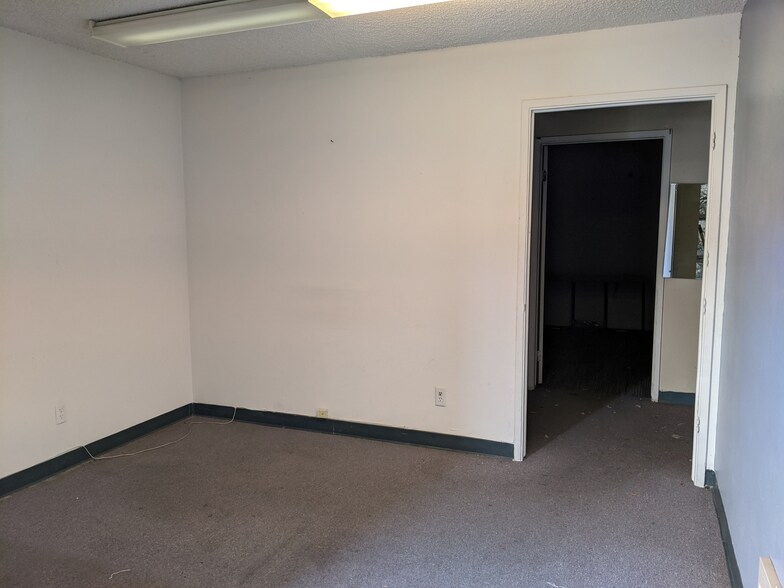 1061 Shary Cir, Concord, CA à louer - Photo de l’immeuble – Image 2 sur 4