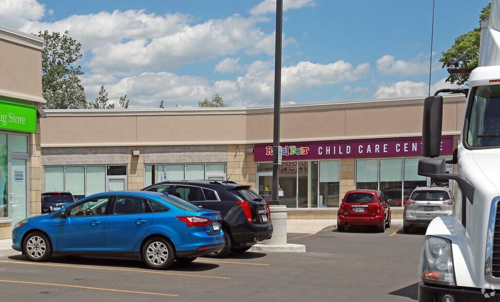 705 N Grandview St, Oshawa, ON à louer - Photo de l’immeuble – Image 3 sur 4