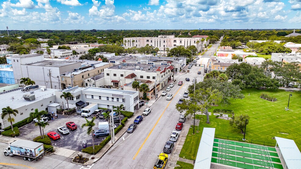 1323 21st St, Vero Beach, FL à louer - Photo de l’immeuble – Image 3 sur 19