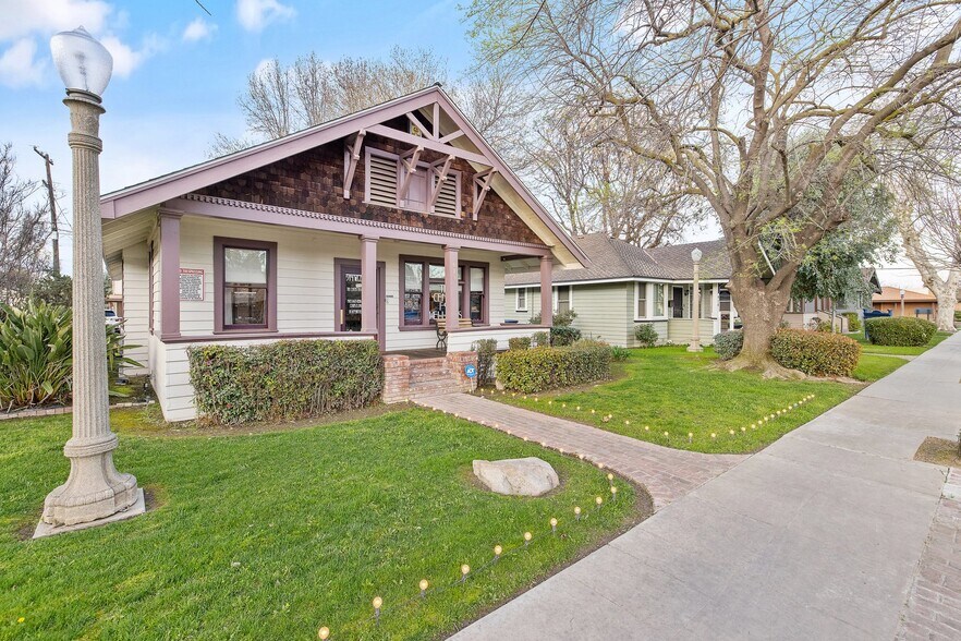 914 W Center St, Visalia, CA à vendre - Photo de l’immeuble – Image 3 sur 20
