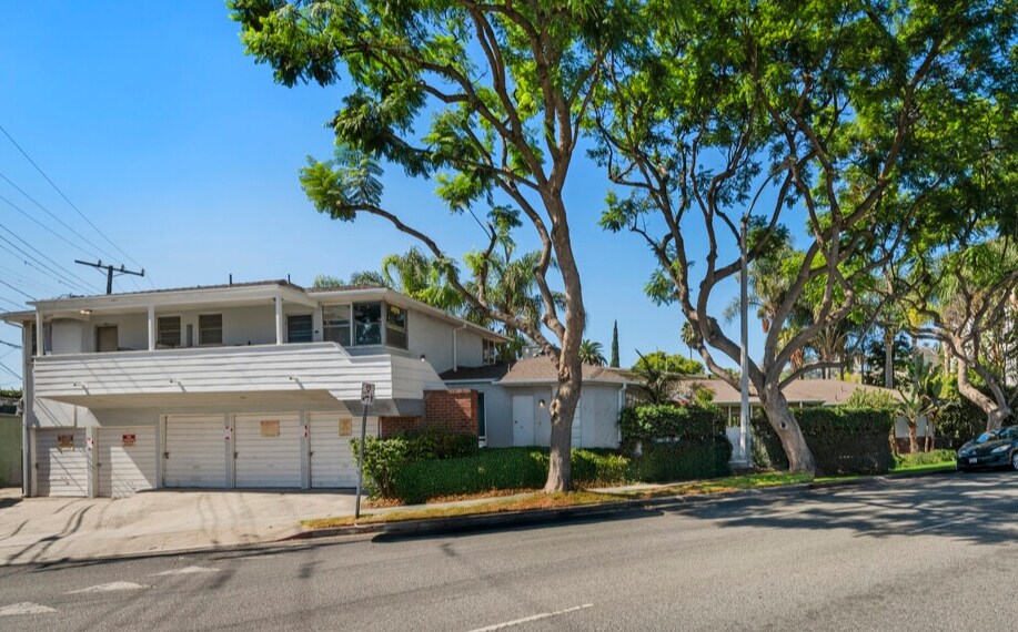 8102 Norton Ave, West Hollywood, CA à vendre - Photo de l’immeuble – Image 1 sur 20