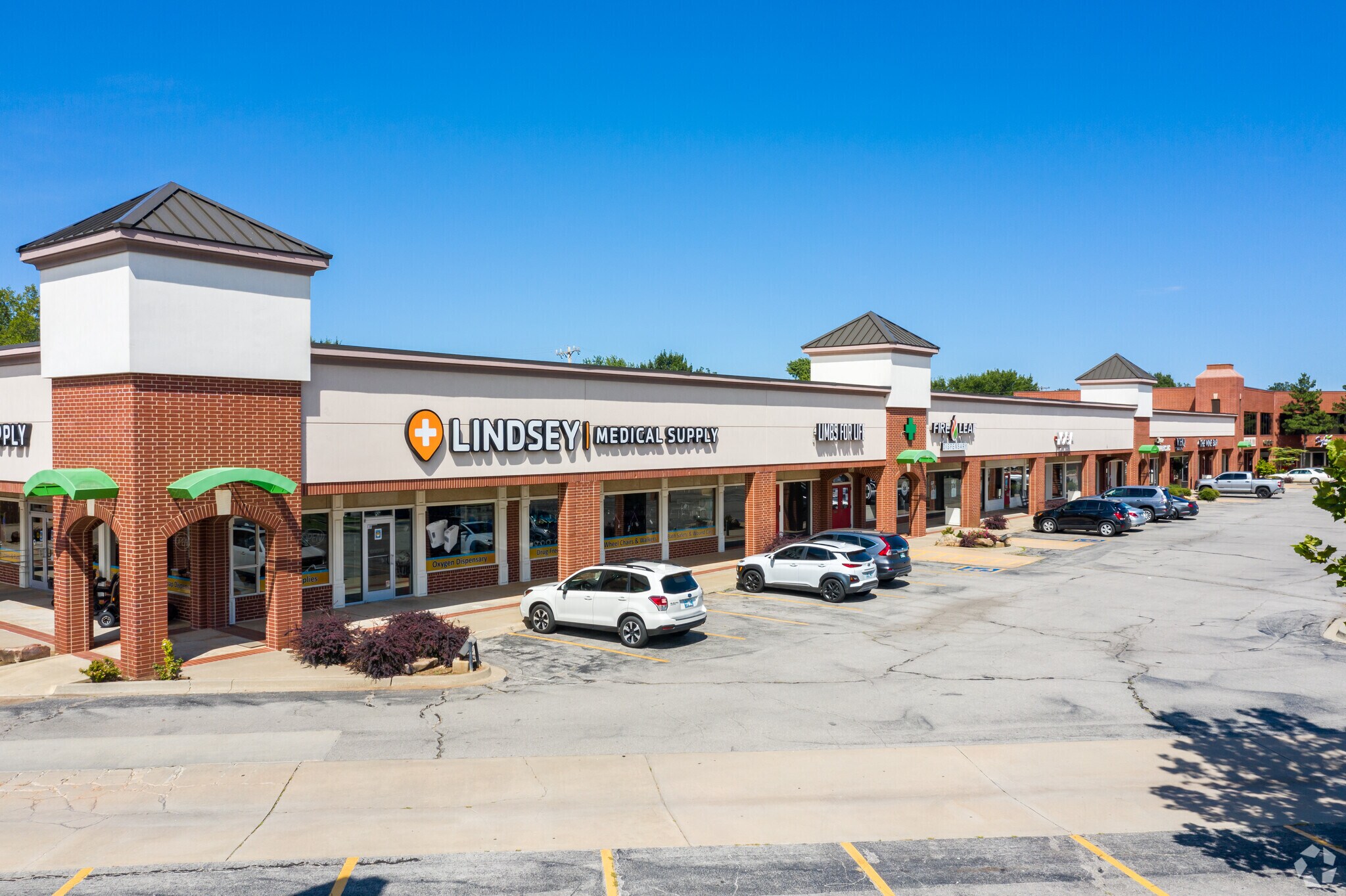 9600 N May Ave, Oklahoma City, OK à louer Photo de l’immeuble– Image 1 sur 4